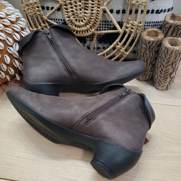 ECCO Sculptured Folded Ankle Boot Booties Brown Leather Zip Women's 10- 10.5/41 - Picture 6 of 16